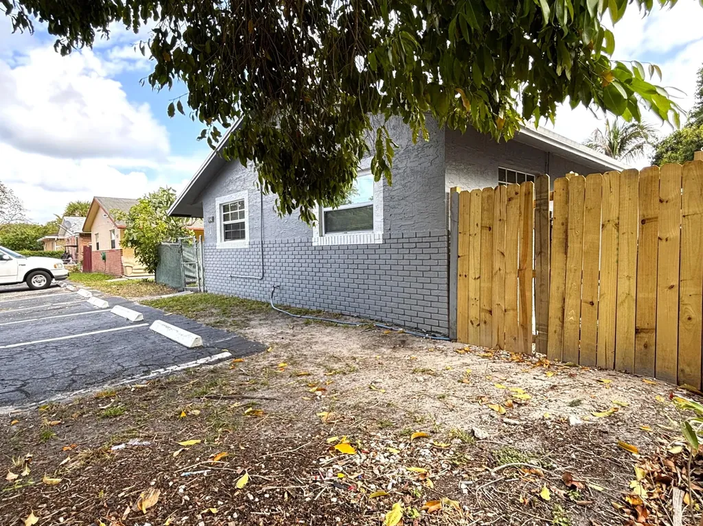 830 SW 10th Street Pompano Beach FL 33060