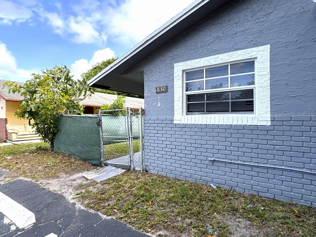 830 SW 10th Street Pompano Beach FL 33060