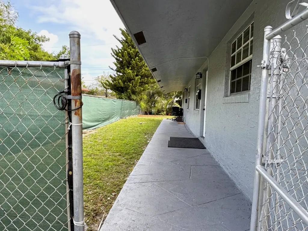 830 SW 10th Street Pompano Beach FL 33060