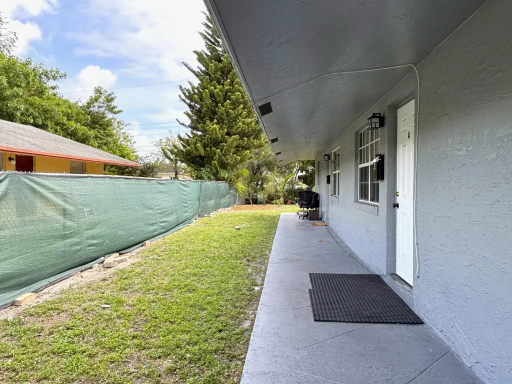 830 SW 10th Street Pompano Beach FL 33060