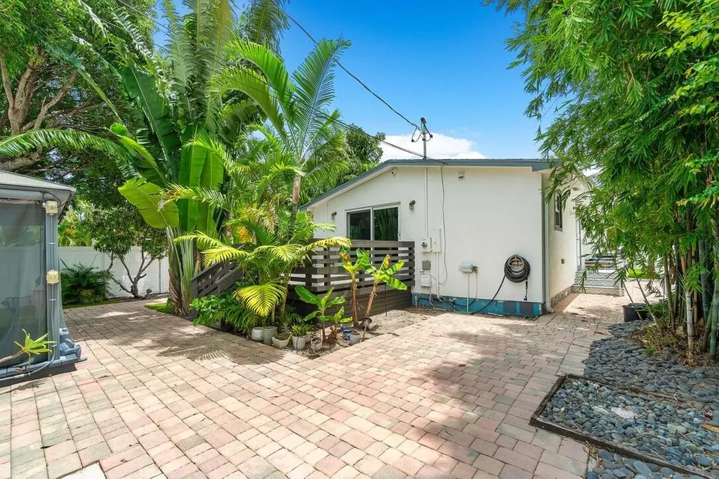 353 E Lakewood Road West Palm Beach FL 33405