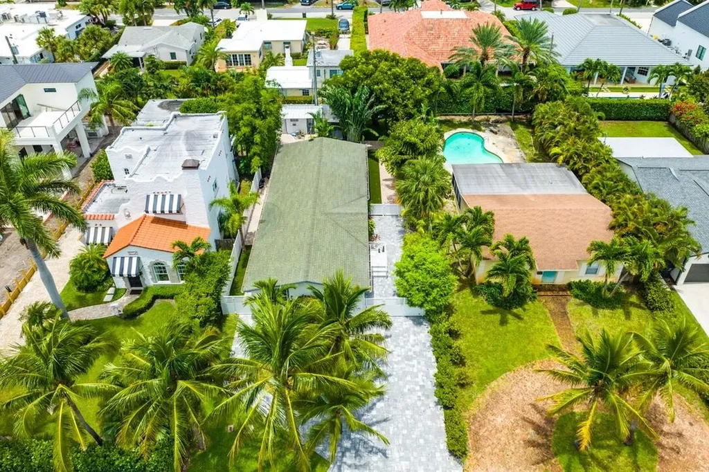 353 E Lakewood Road West Palm Beach FL 33405