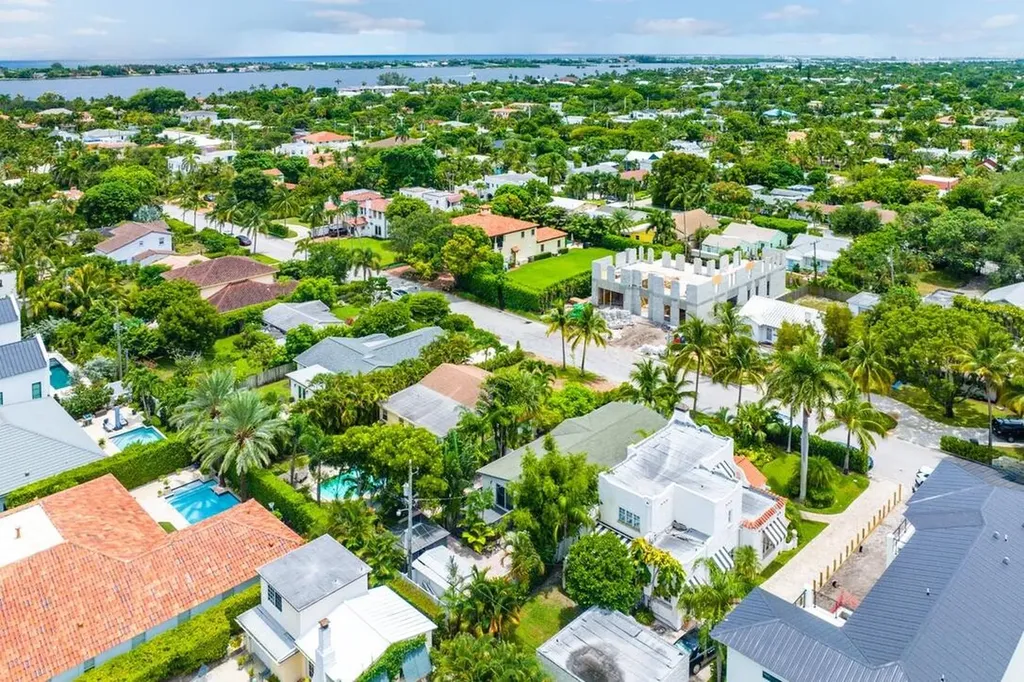 353 E Lakewood Road West Palm Beach FL 33405