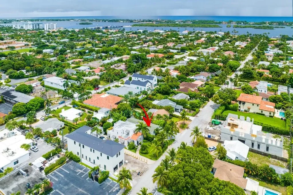 353 E Lakewood Road West Palm Beach FL 33405
