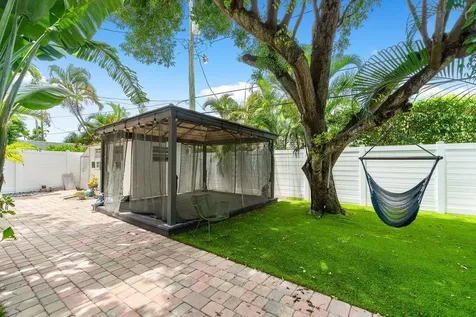 353 E Lakewood Road West Palm Beach FL 33405