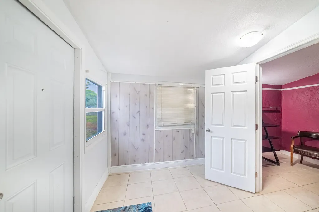 2550 SW 5th Street Fort Lauderdale FL 33312
