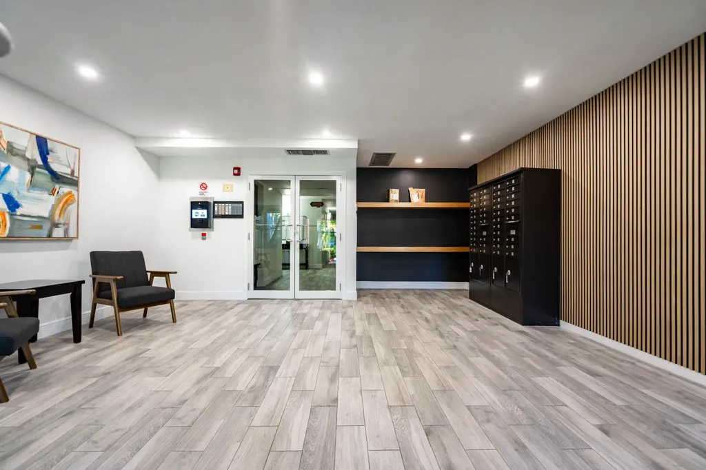 250 NE 20th Street Boca Raton FL 33431