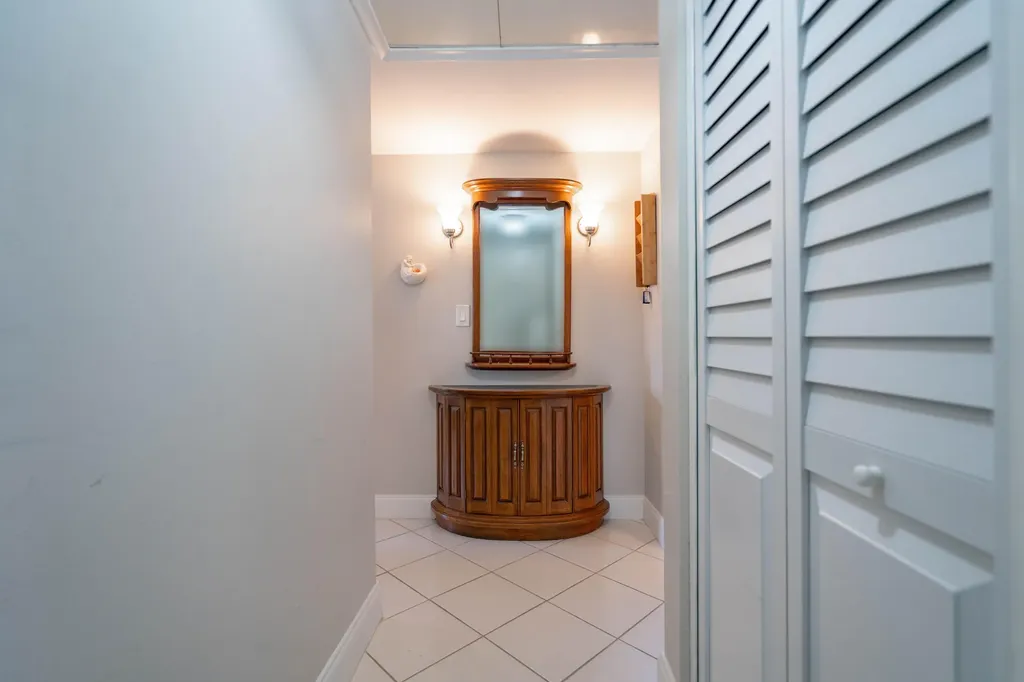250 NE 20th Street Boca Raton FL 33431
