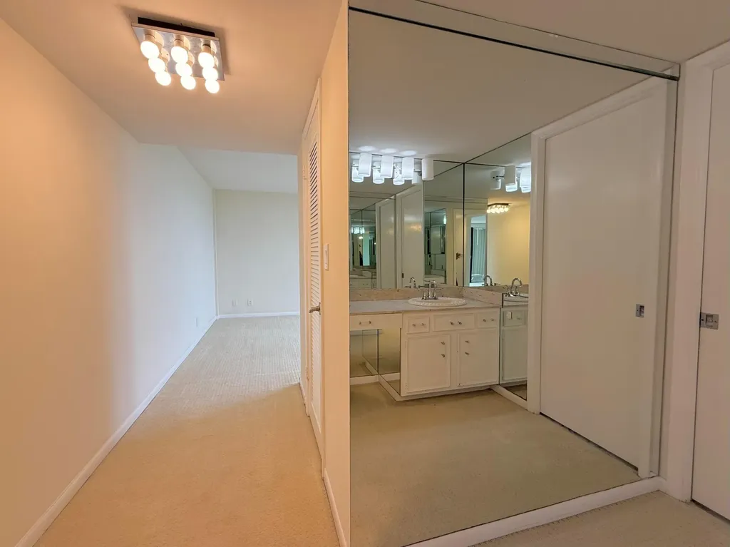 2000 Presidential Way West Palm Beach FL 33401