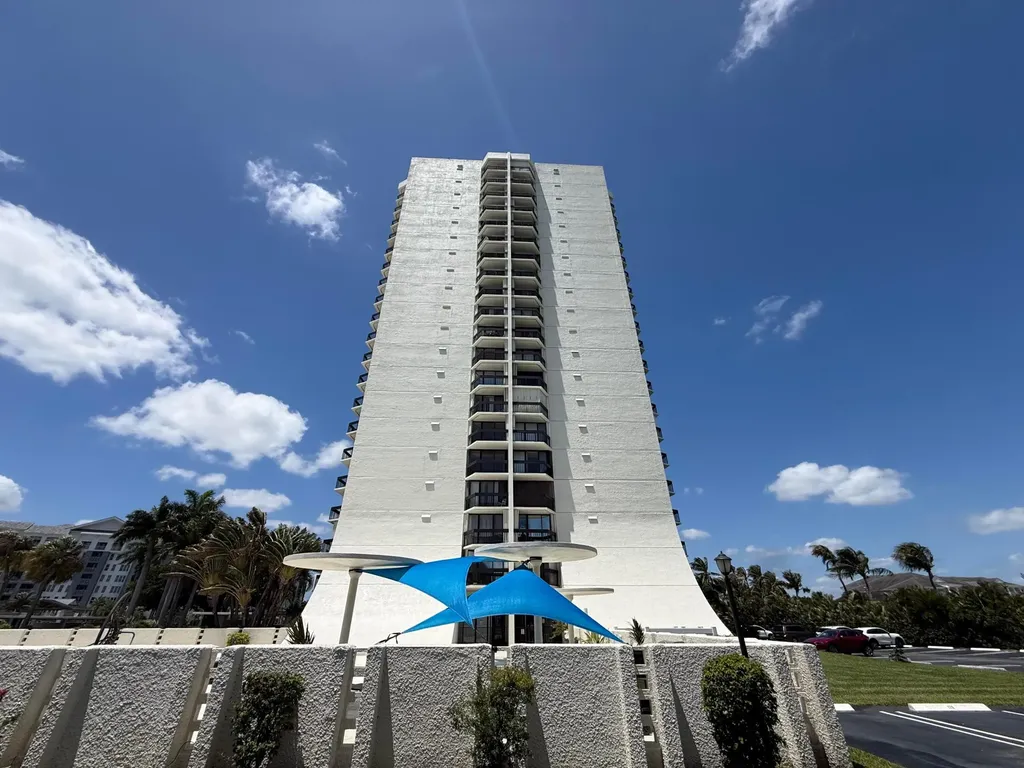 2000 Presidential Way West Palm Beach FL 33401