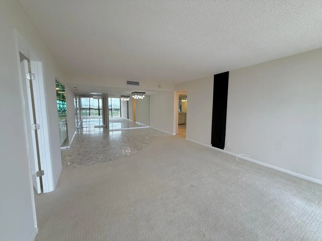 2000 Presidential Way West Palm Beach FL 33401