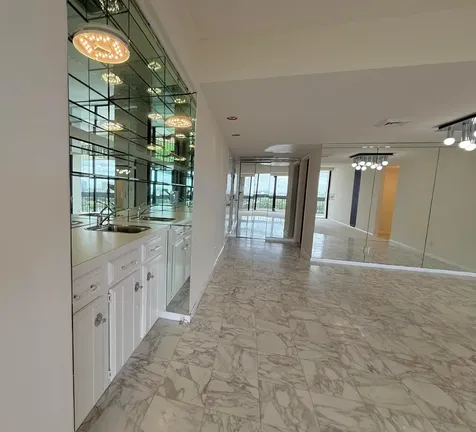 2000 Presidential Way West Palm Beach FL 33401