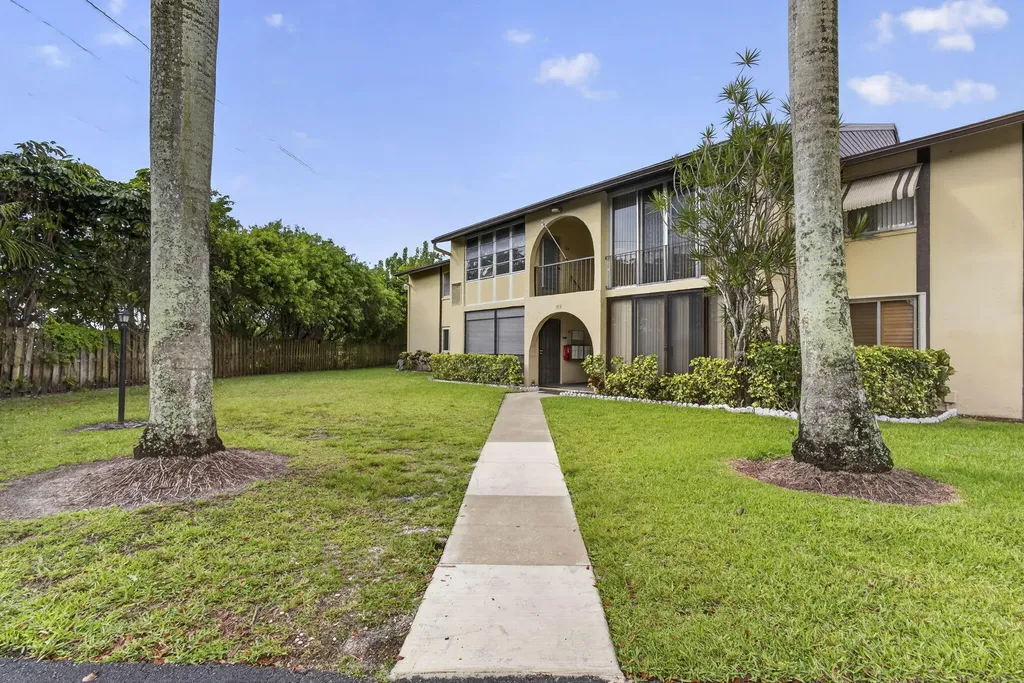 315 Pine Ridge Circle Greenacres FL 33463