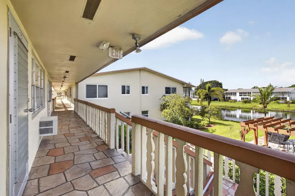 225 Bedford I West Palm Beach FL 33417