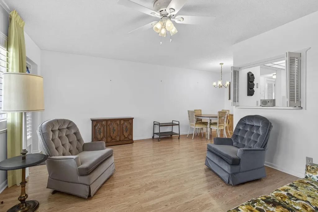 225 Bedford I West Palm Beach FL 33417