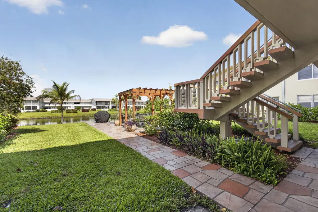 225 Bedford I West Palm Beach FL 33417