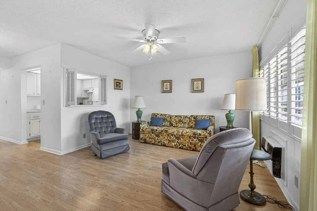 225 Bedford I West Palm Beach FL 33417