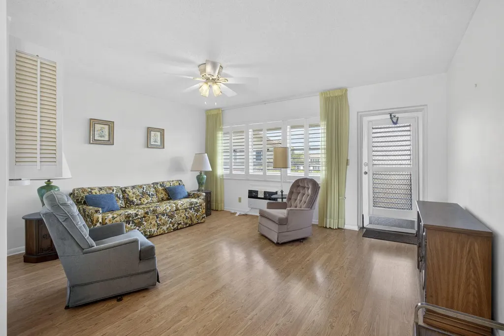 225 Bedford I West Palm Beach FL 33417