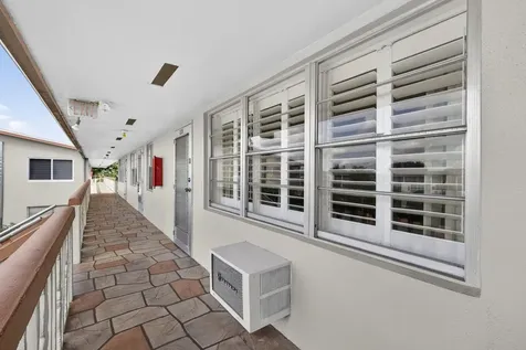 225 Bedford I West Palm Beach FL 33417