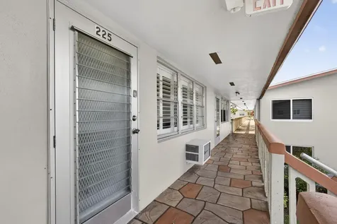 225 Bedford I West Palm Beach FL 33417
