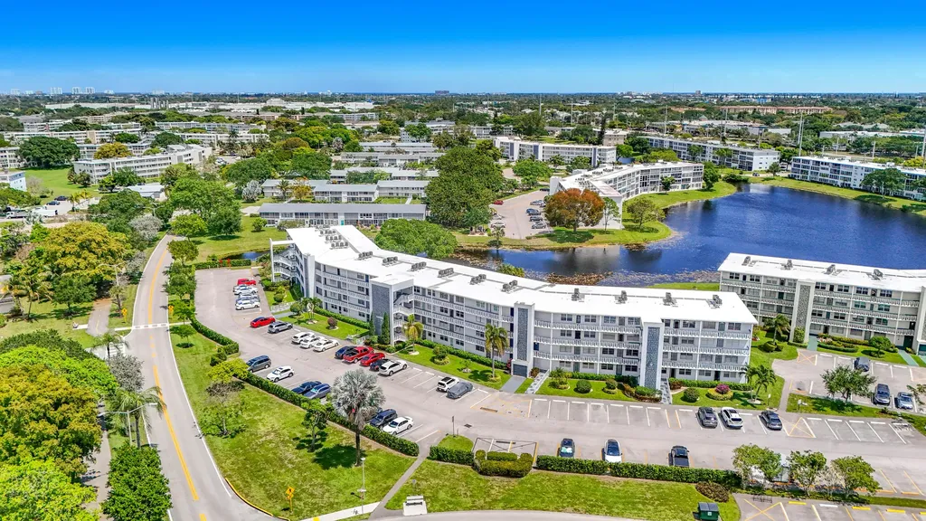 2114 Oakridge V Deerfield Beach FL 33442