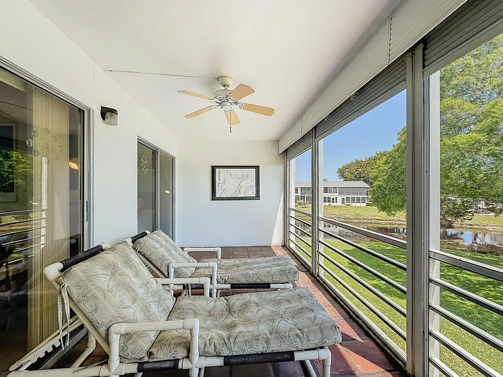 2114 Oakridge V Deerfield Beach FL 33442