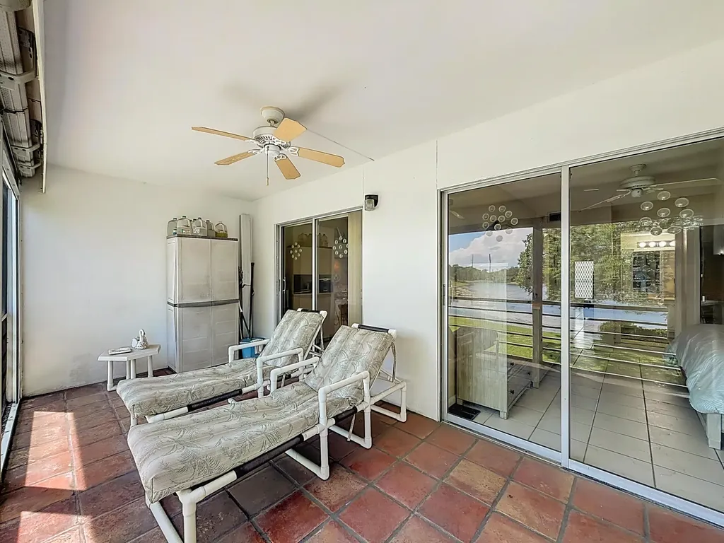 2114 Oakridge V Deerfield Beach FL 33442