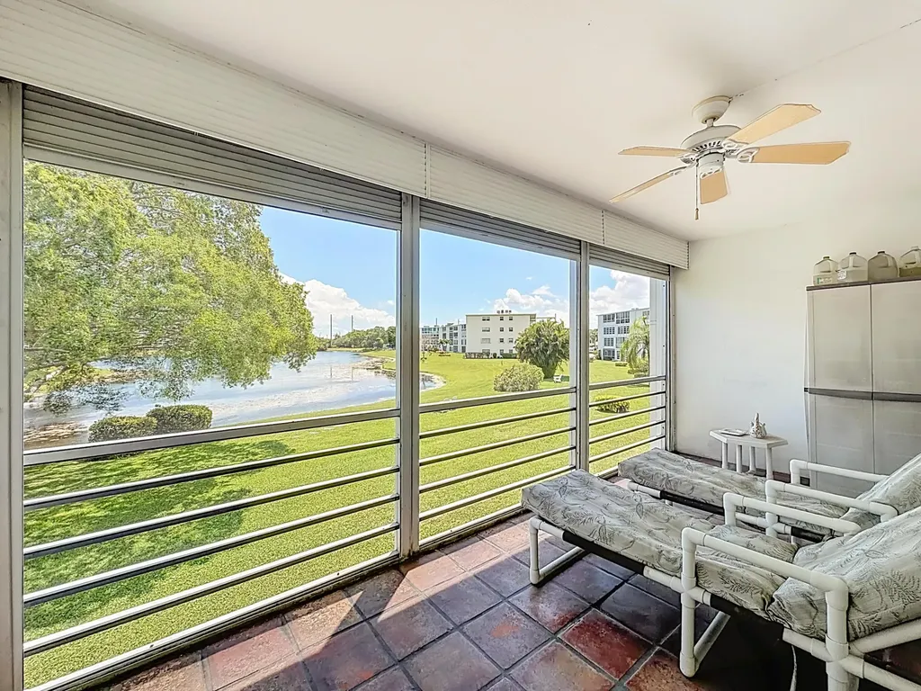 2114 Oakridge V Deerfield Beach FL 33442