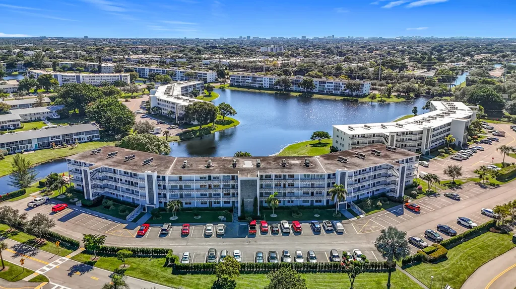 2114 Oakridge V Deerfield Beach FL 33442
