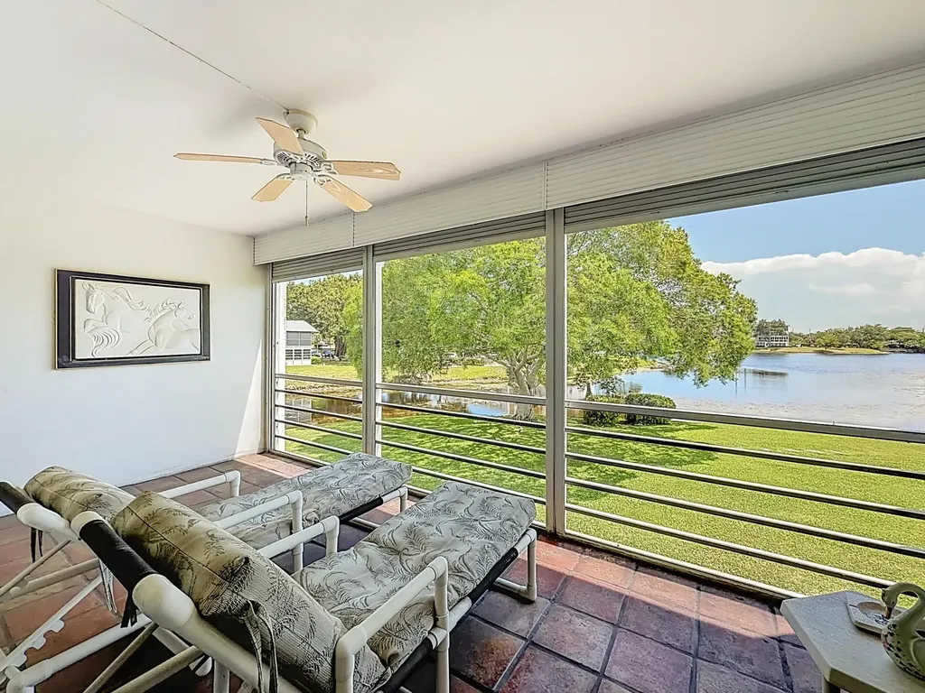 2114 Oakridge V Deerfield Beach FL 33442