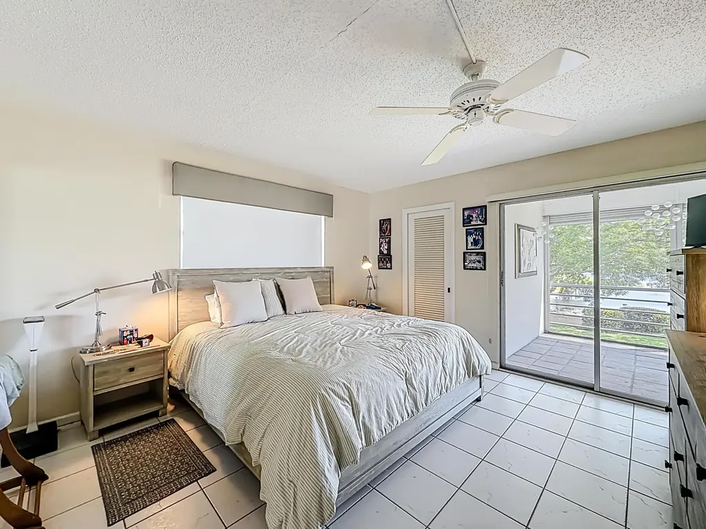 2114 Oakridge V Deerfield Beach FL 33442