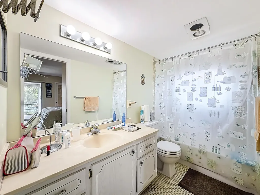 2114 Oakridge V Deerfield Beach FL 33442