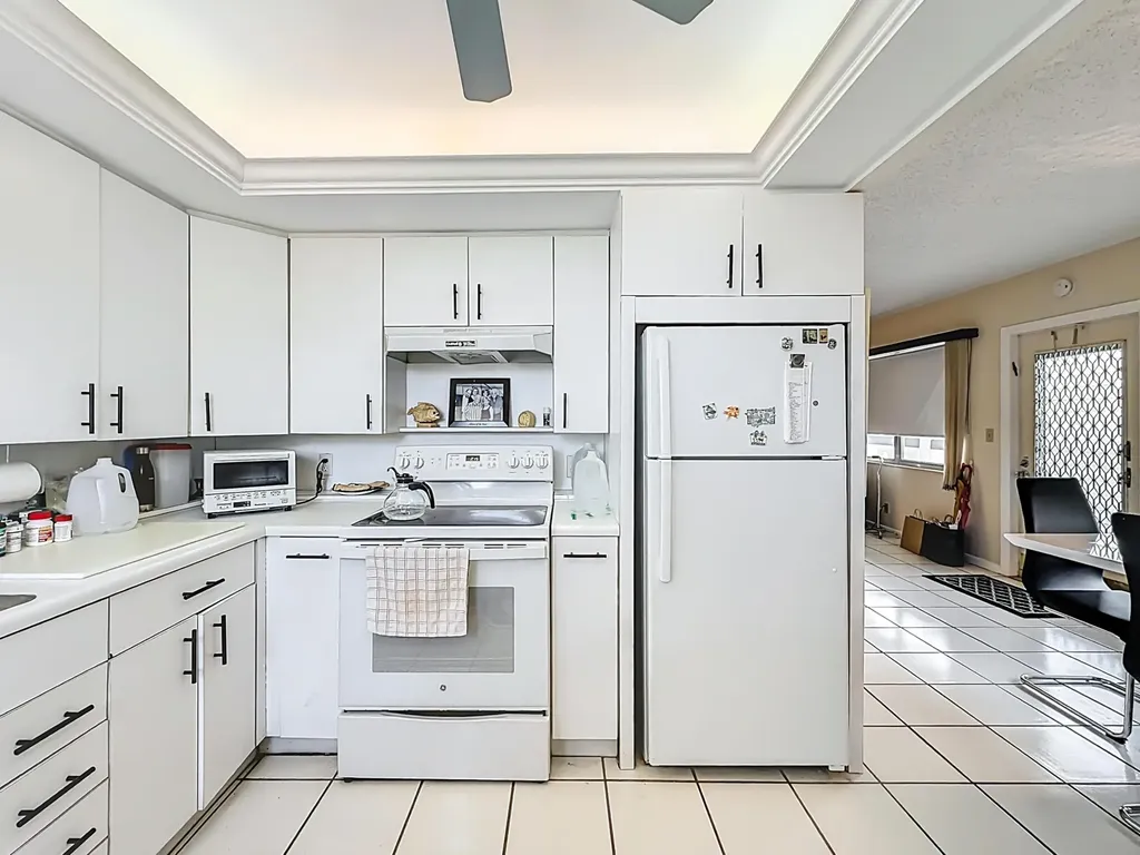 2114 Oakridge V Deerfield Beach FL 33442