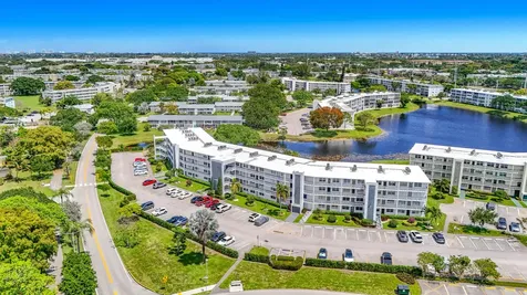 2114 Oakridge V Deerfield Beach FL 33442