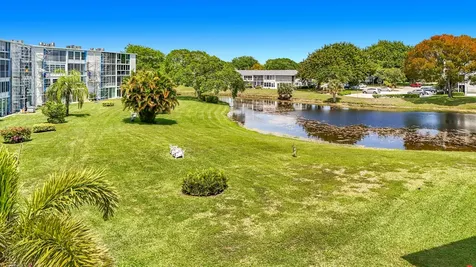 2114 Oakridge V Deerfield Beach FL 33442