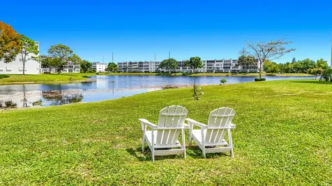 2114 Oakridge V Deerfield Beach FL 33442