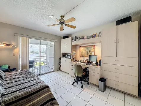 2114 Oakridge V Deerfield Beach FL 33442