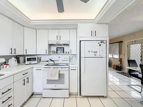 2114 Oakridge V Deerfield Beach FL 33442