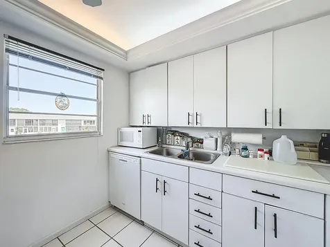 2114 Oakridge V Deerfield Beach FL 33442