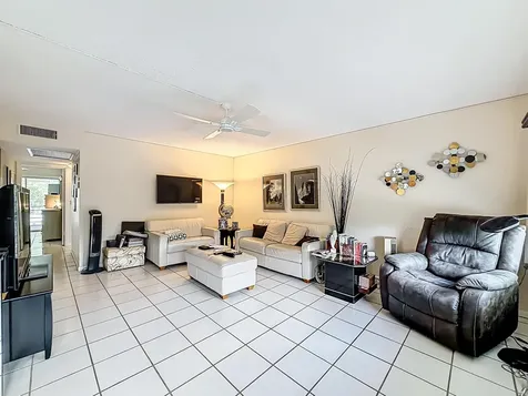 2114 Oakridge V Deerfield Beach FL 33442
