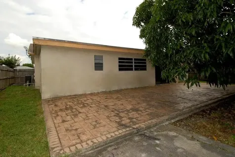 971 SW 83rd Avenue North Lauderdale FL 33068