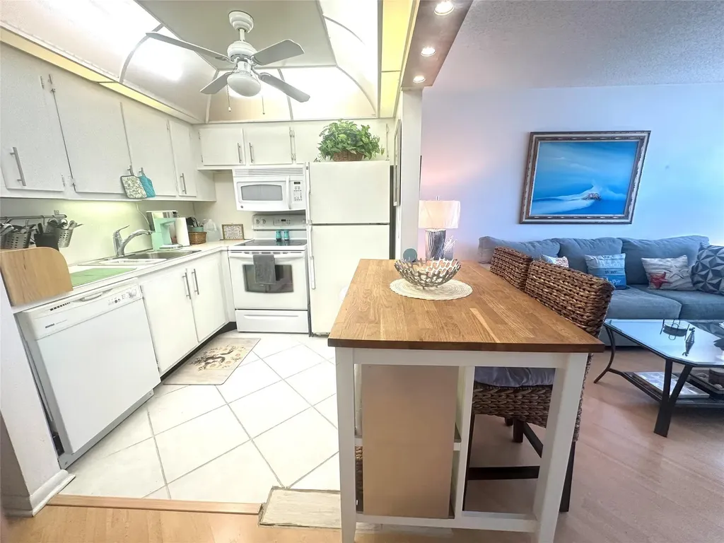 2004 Harwood C Deerfield Beach FL 33442