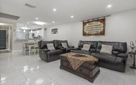 1177 NW 98th Terrace Pembroke Pines FL 33024