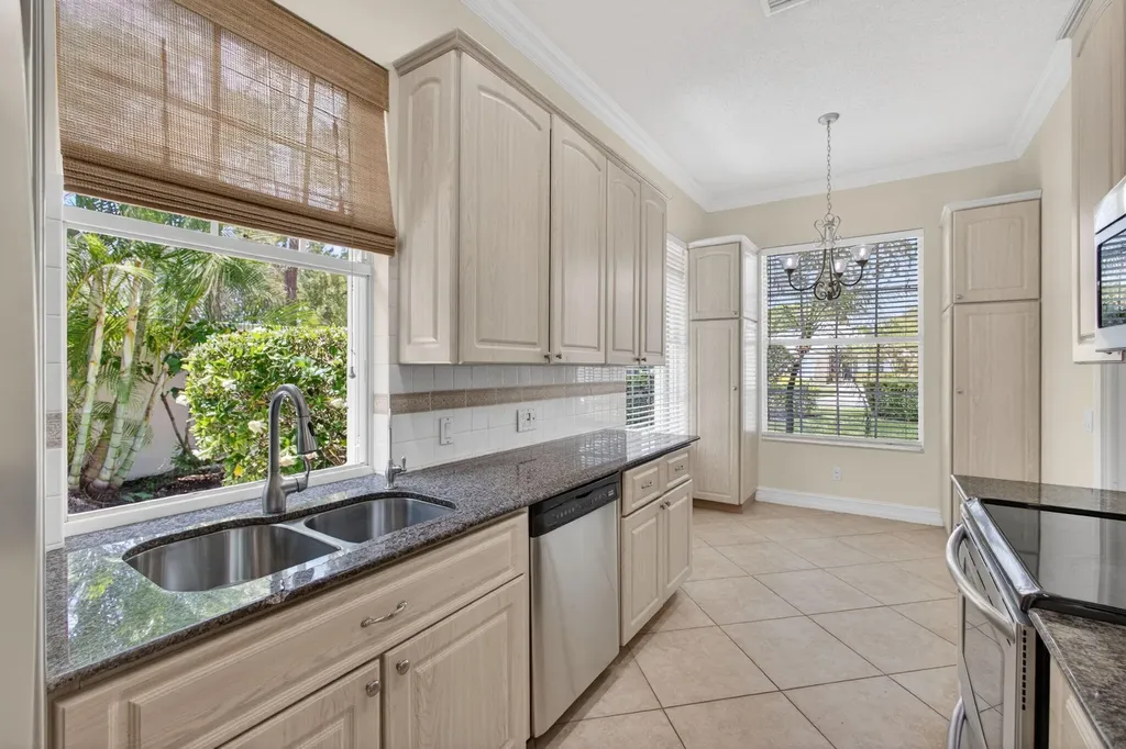 8773 Wakefield Drive Palm Beach Gardens FL 33410