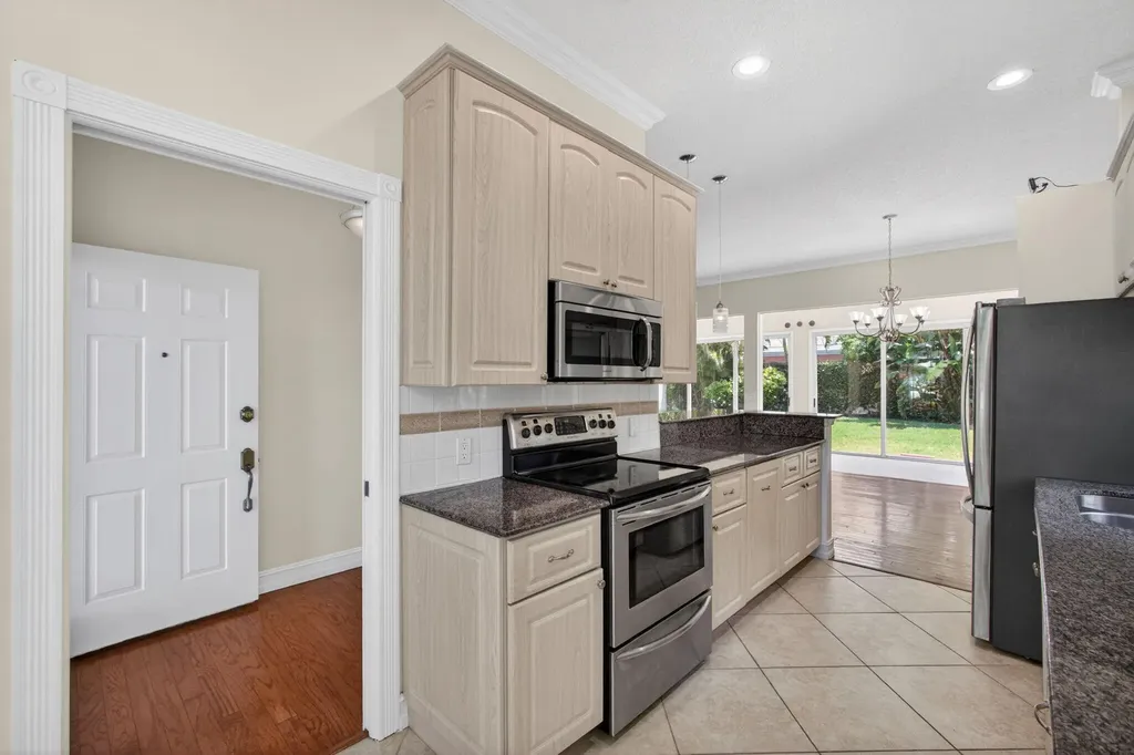 8773 Wakefield Drive Palm Beach Gardens FL 33410