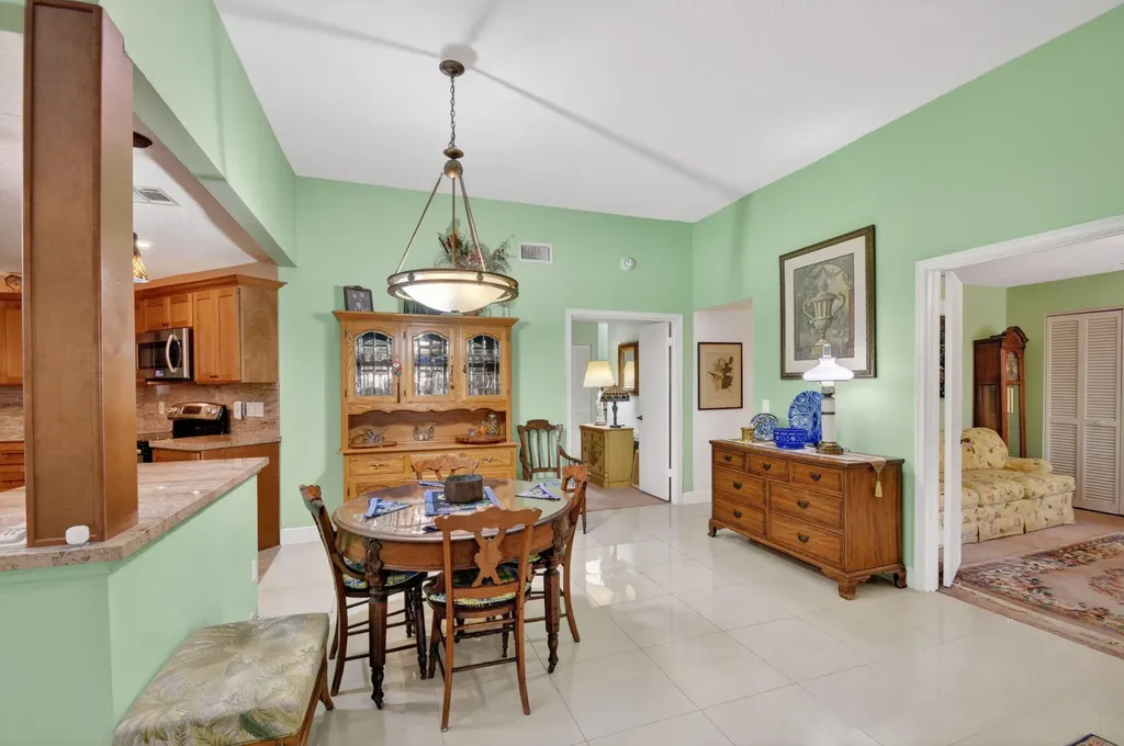 5155 Pine Drive Boynton Beach FL 33437