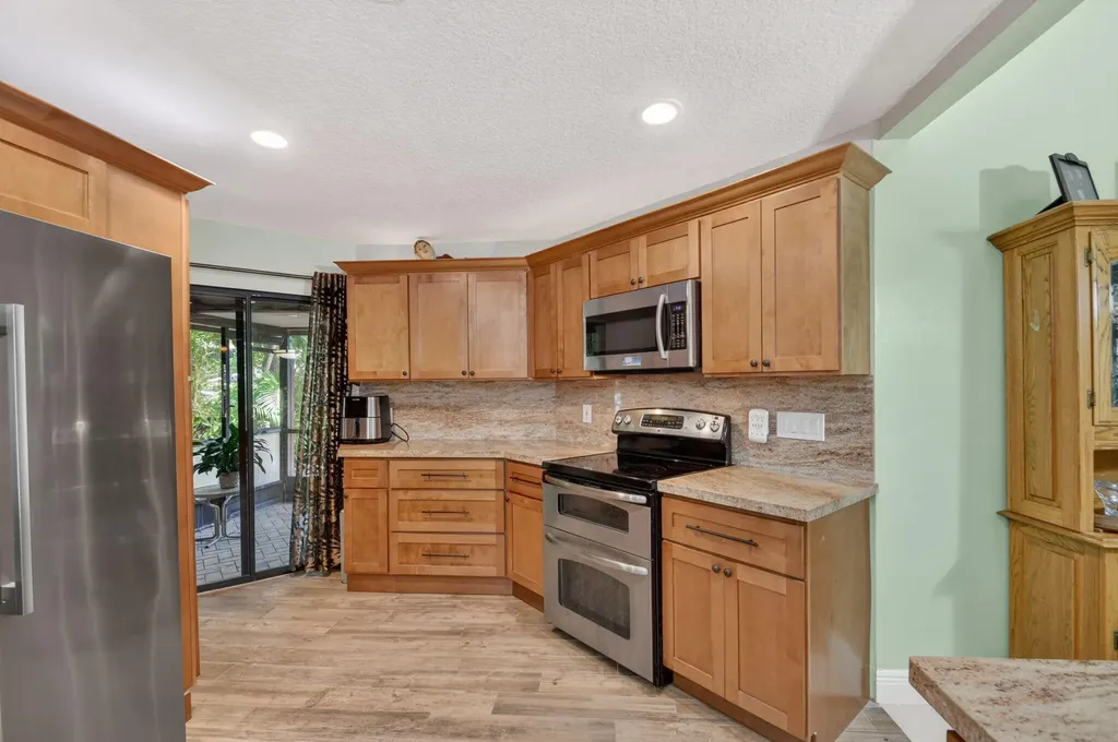 5155 Pine Drive Boynton Beach FL 33437