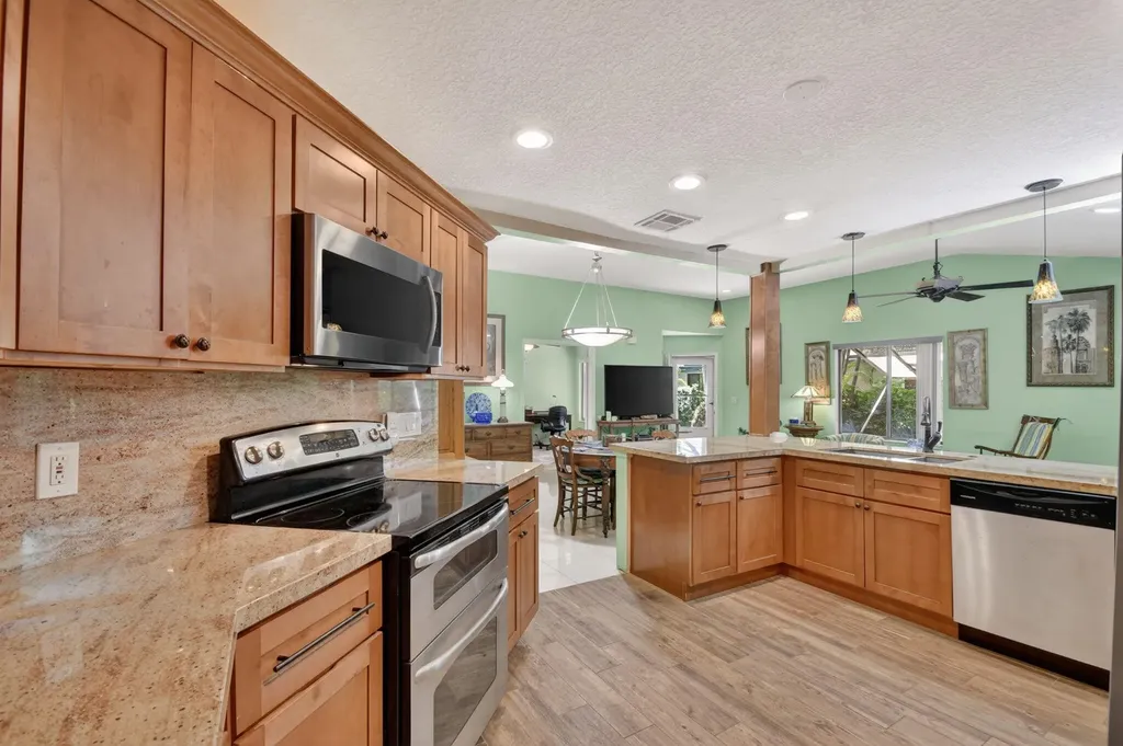 5155 Pine Drive Boynton Beach FL 33437