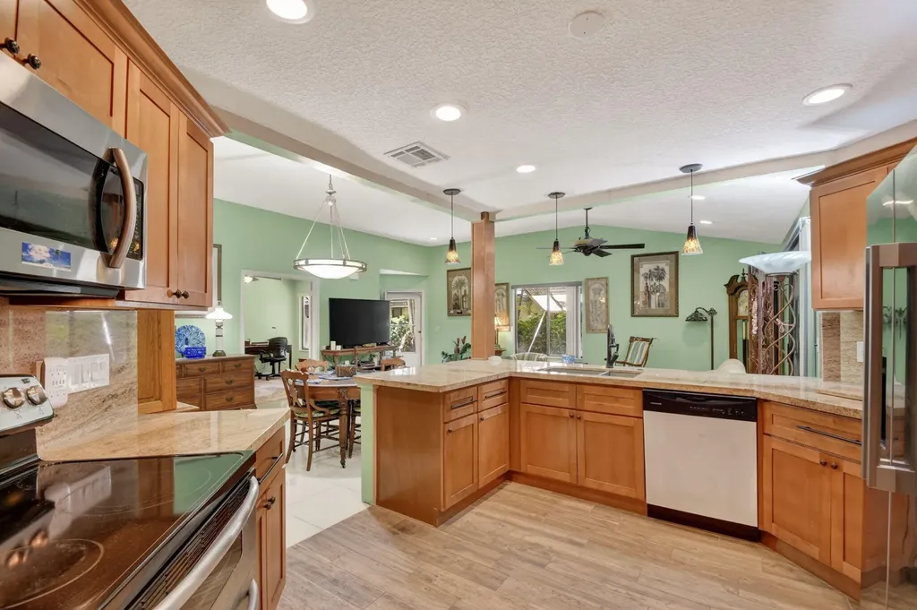 5155 Pine Drive Boynton Beach FL 33437