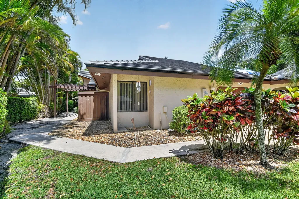 5155 Pine Drive Boynton Beach FL 33437